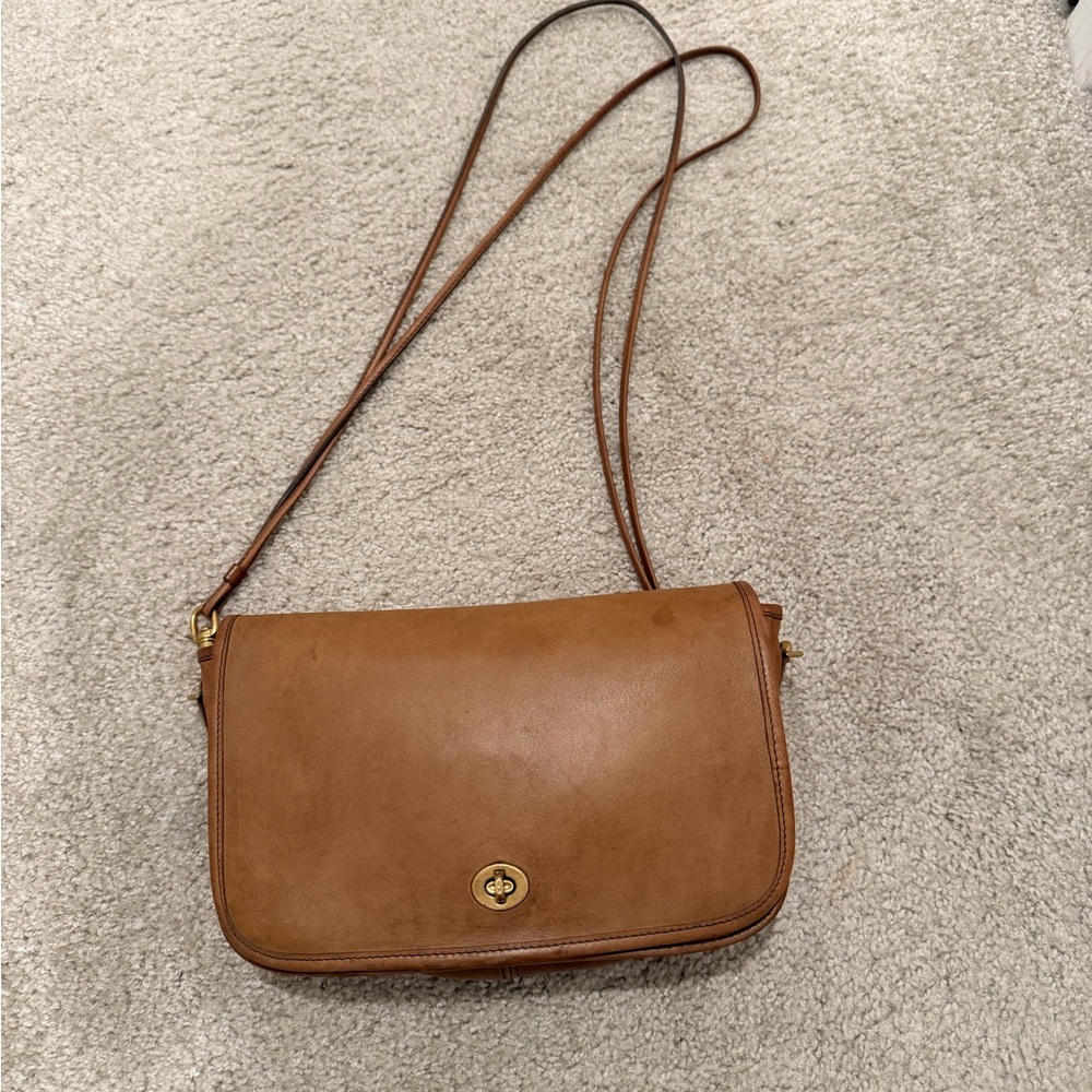 Vintage Coach Tan Leather Crossbody Bag - Picture 3 of 5